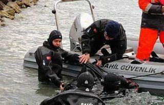 Enez’de tekneden düşen gencin cansız bedenine...