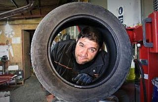 Engellerini aştı, hem kendi parasını kazanıyor...