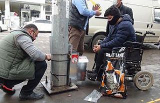 Engelli genç topladığı bağışlarla sokak hayvanlarına...