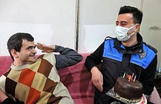 Engelli oğlu için istedi, polis doğum günü sürprizi...