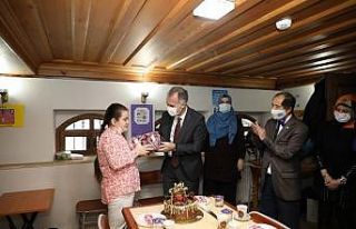Engelsiz Yaşam Merkezinde sürpriz doğum günü