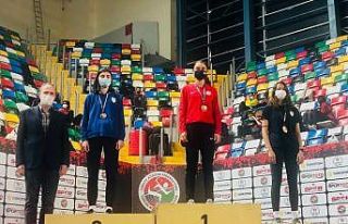 Erdekli sporcu Aleyna Karaca Türkiye şampiyonu