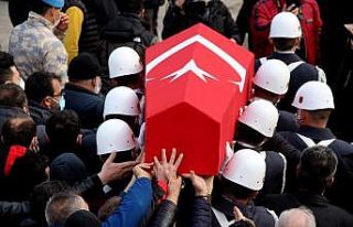 Erzurumlu şehidi binler uğurladı