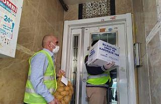 Esenyurt’ta ihtiyaç sahiplerine 60 bin gıda kolisi...