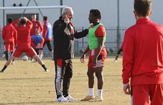 EsEs Cengiz Seçsev ile ilk antrenmanına çıktı