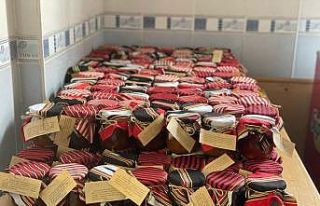 Ev hanımlarının ’Mandalina reçeli’ raflardaki...