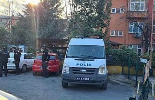 Evin odasını uyuşturucu serasına çevirmişler