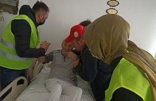 Evinde tedavi gören hastanın yardımına vefa ekipleri...
