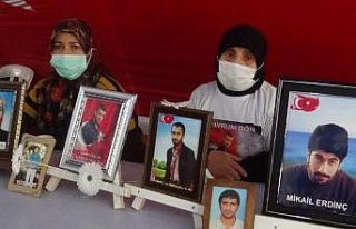 Evlat nöbetindeki aileler, çocuklarına kavuşma...