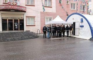 Evlat nöbetindeki baba: "Bütün dünya sesimizi...