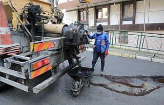 Eyüpsultan’da kar yağışı sonrası asfalt onarım...