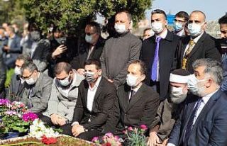 Fatih Erbakan, babası Necmettin Erbakan’ın kabrini...
