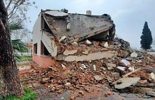 Fay hattı üzerindeki 50 yıllık okulun yıkımı...