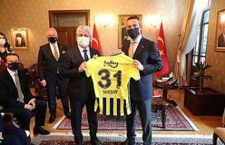 Fenerbahçe Yönetimi Hatay Valisi’ni ziyaret etti