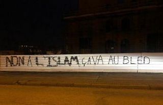 Fransa’da cami inşaatına çirkin saldırı