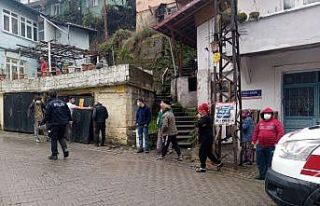 Freni patlayan motosiklet evin garajına çarparak...