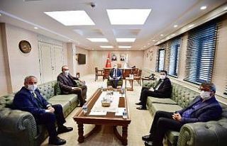 Gazeteciler Vali Gül’le medyanın sorunlarını...