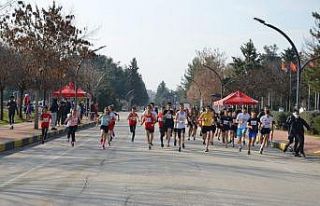 Gazi yol koşusunda ödüller sahiplerini buldu