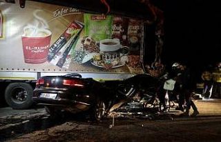 Gaziantep’te otomobil tıra arkadan çarptı: 2...