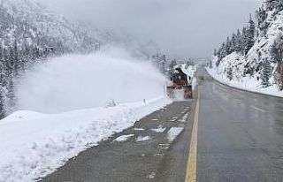 Gece kapanan Antalya-Konya karayolu kontrollü olarak...