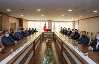 Genç girişimciler çalışmalarını Özlü’ye...