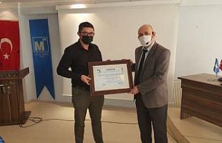 Genç muhasebeciler ruhsatlarını aldılar