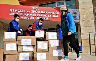 Gençler "Kardeşlik Üşümesin" dedi,...