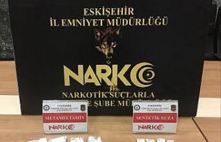 Gençleri zehirlemeye çalışan 2 uyuşturucu satıcısı...