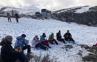 Gençlerin kar isteğini, Gençlik Spor Müdürlüğü...