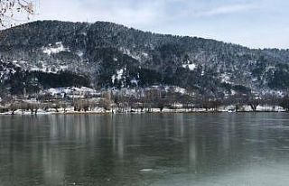 Gölcük Gölü buz tuttu