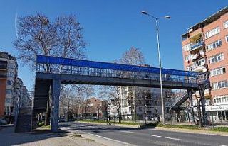 Gölcük’te üst geçitlere bakım çalışması
