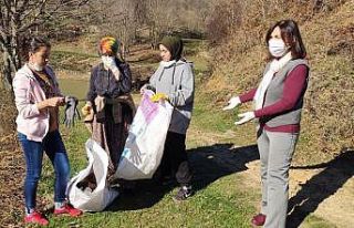 Gölyakalı kadınlar onlarca kilo çöp topladı