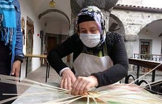 Gözleri görmüyor ama görenlerden çok daha başarılı...