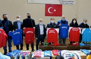 Güreş Federasyonu’ndan malzeme desteği