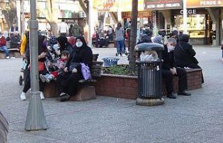 Güzel havayı görenler kendilerini sokağa attı