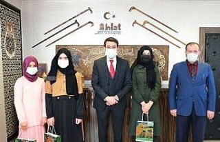 Hafızlık eğitimini tamamlayan öğrenciler ödüllendirildi