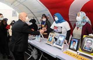 Hak-İş Genel Başkanı Arslan Diyarbakır annelerini...