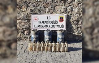 Hakkari’de 100 litre asit anhidrit maddesi ele geçirildi