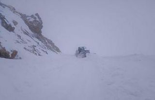 Hakkari’de 127 yerleşim yerinin yolu ulaşıma...