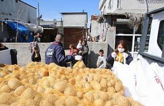 Hayırseverlerden ihtiyaç sahiplerine patates limon