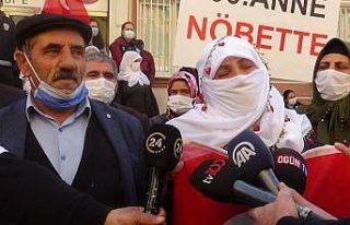 HDP önünde evlat nöbeti eylemine katılan aile...