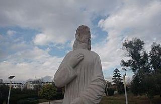 Heykellere zarar veren şüpheli yakalandı