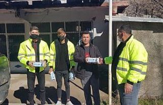 Hilal Belediyesi vatandaşlara maske dağıttı