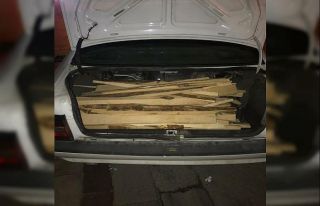 Hırsızlar 100 kilogram odun ile yakalandı