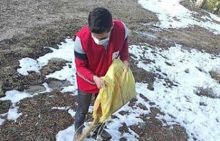 Hisarcık Kızılay gönüllüleri kuşlar için doğaya...