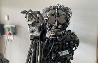 Hurda parçalarından 3 robot yaptı, sıra dördüncü...