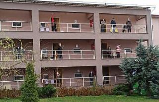 Huzurevi sakinlerinden 14 Şubat’ı bekleyen genç...