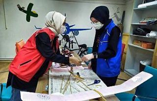 İl Müdürü Kabakcı, kursiyerlerin sertifikalarını...