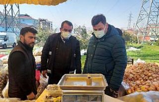 İlkadım zabıta ekiplerinden pazarda terazi denetimi
