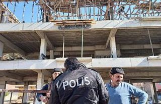 İnşaatın ikinci katından düşen işçi yaralandı